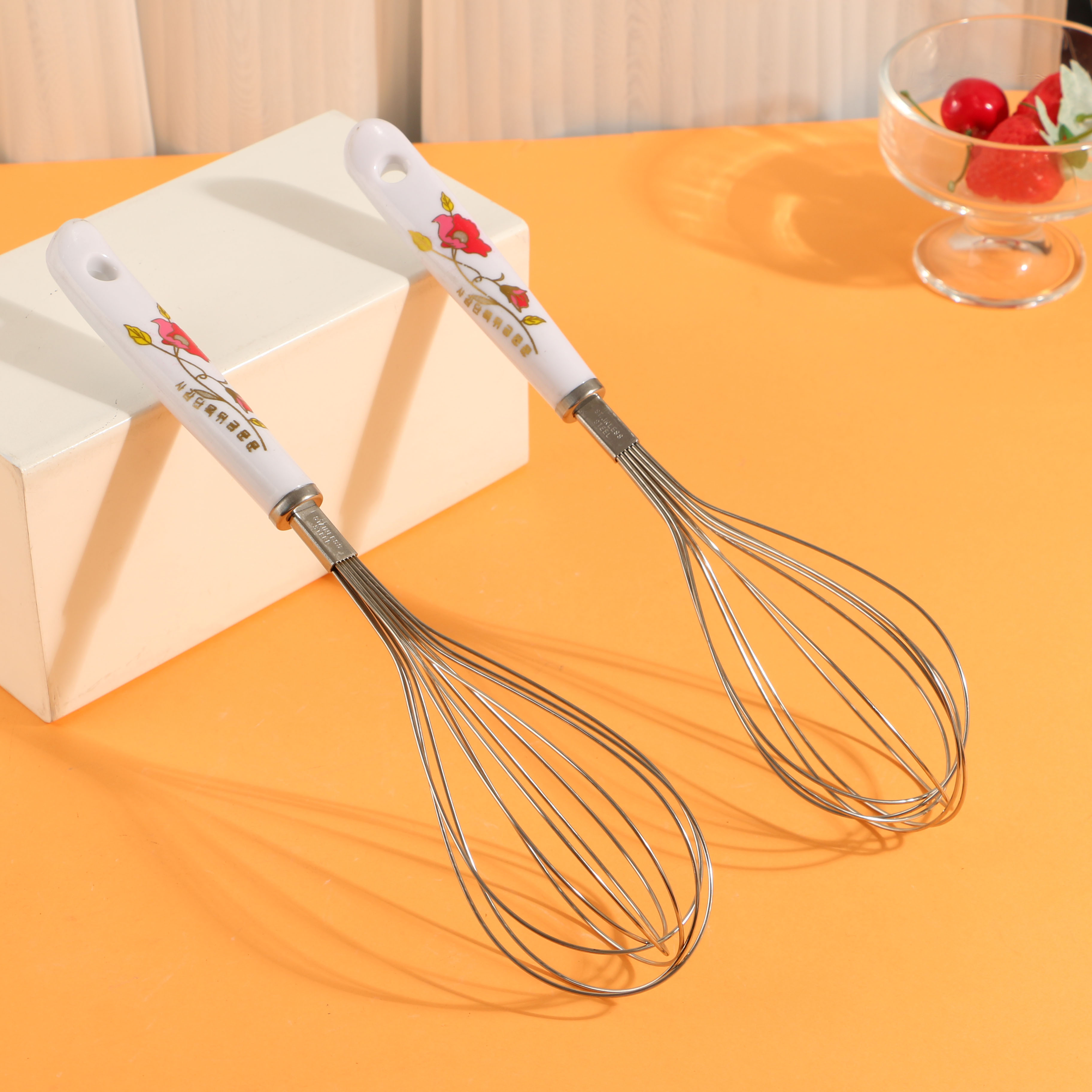 Blue and white porcelain egg beater handle