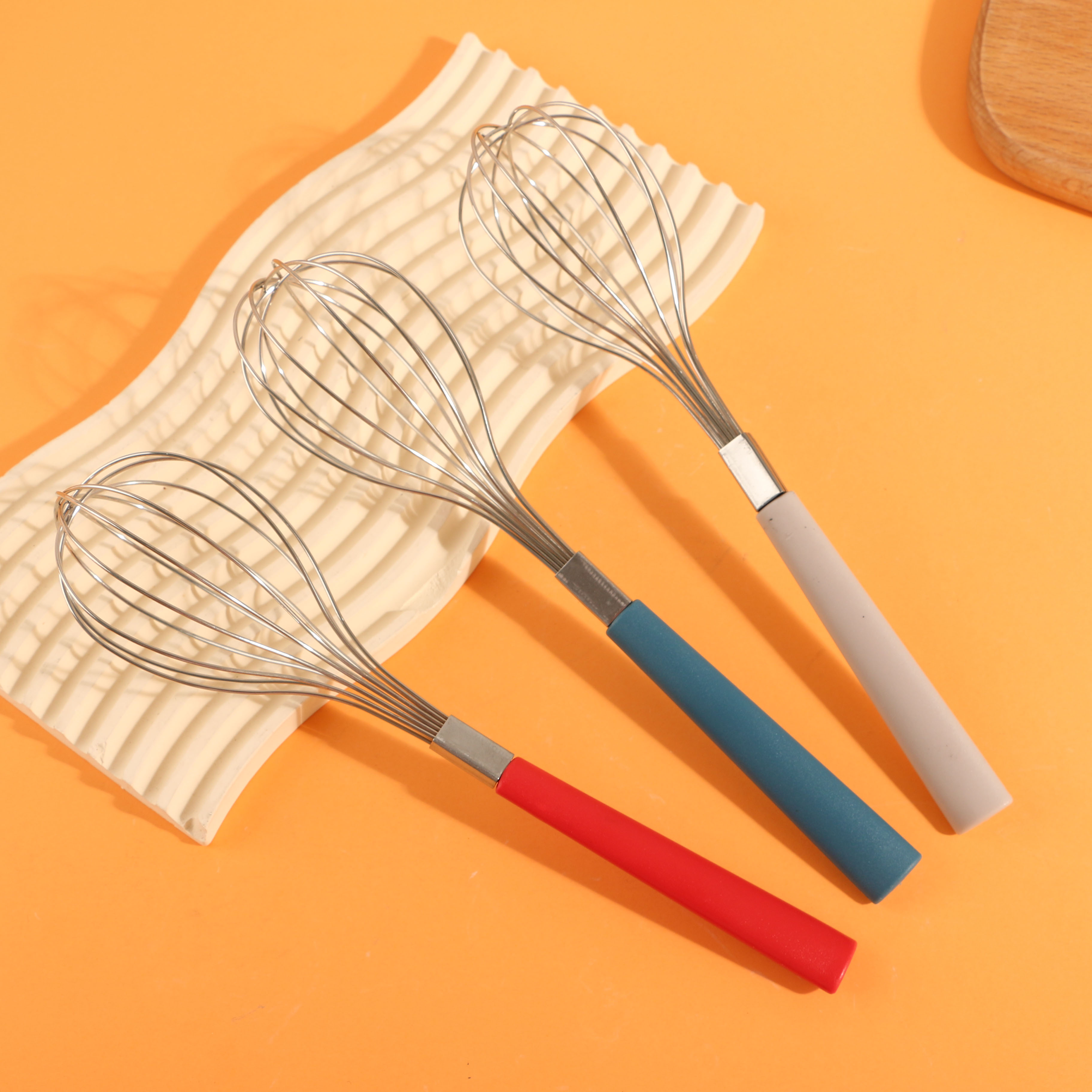 6543 Crown Rabbit Color Handle Egg Beater