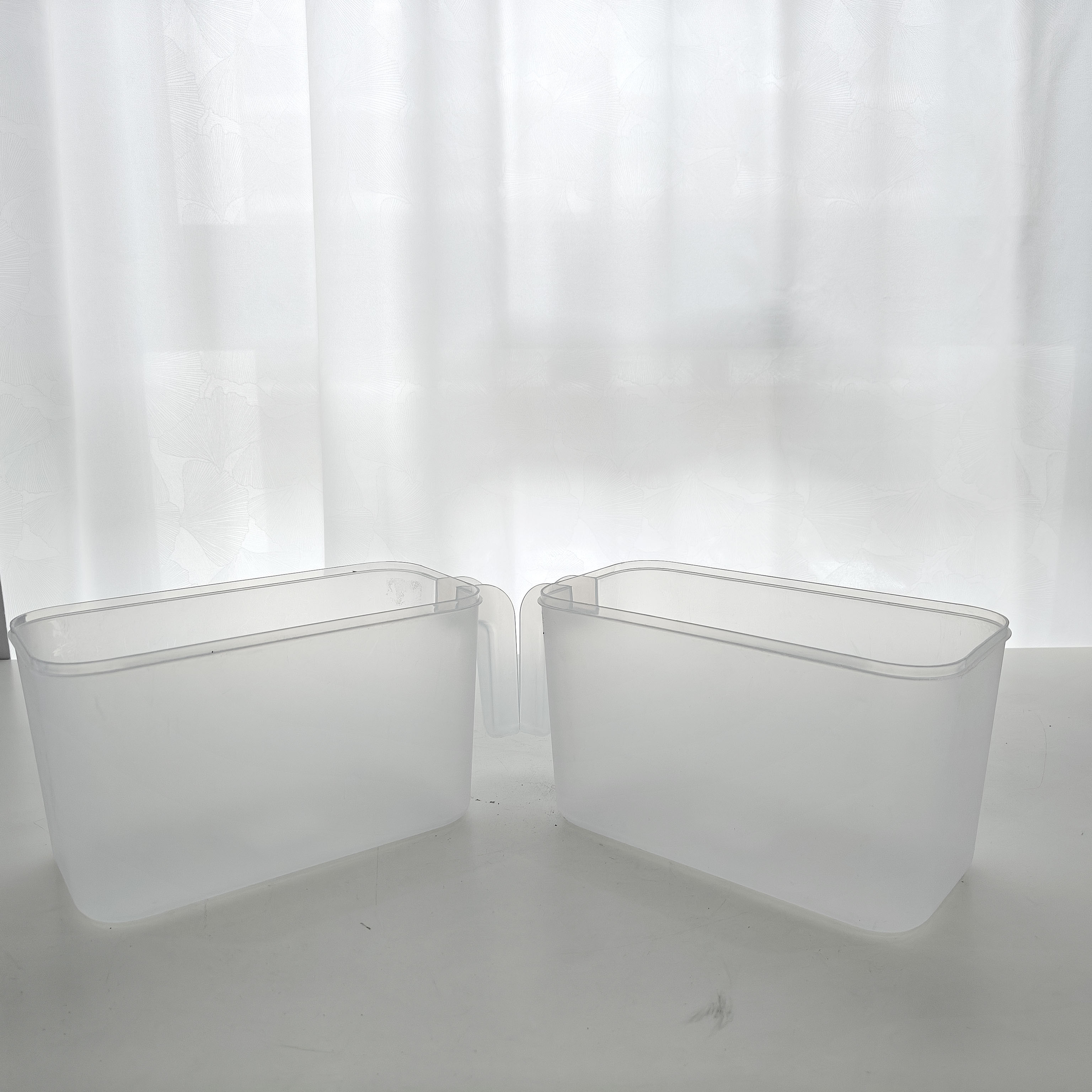 Large-sized sealed refrigerator storage capacity: 983 liters