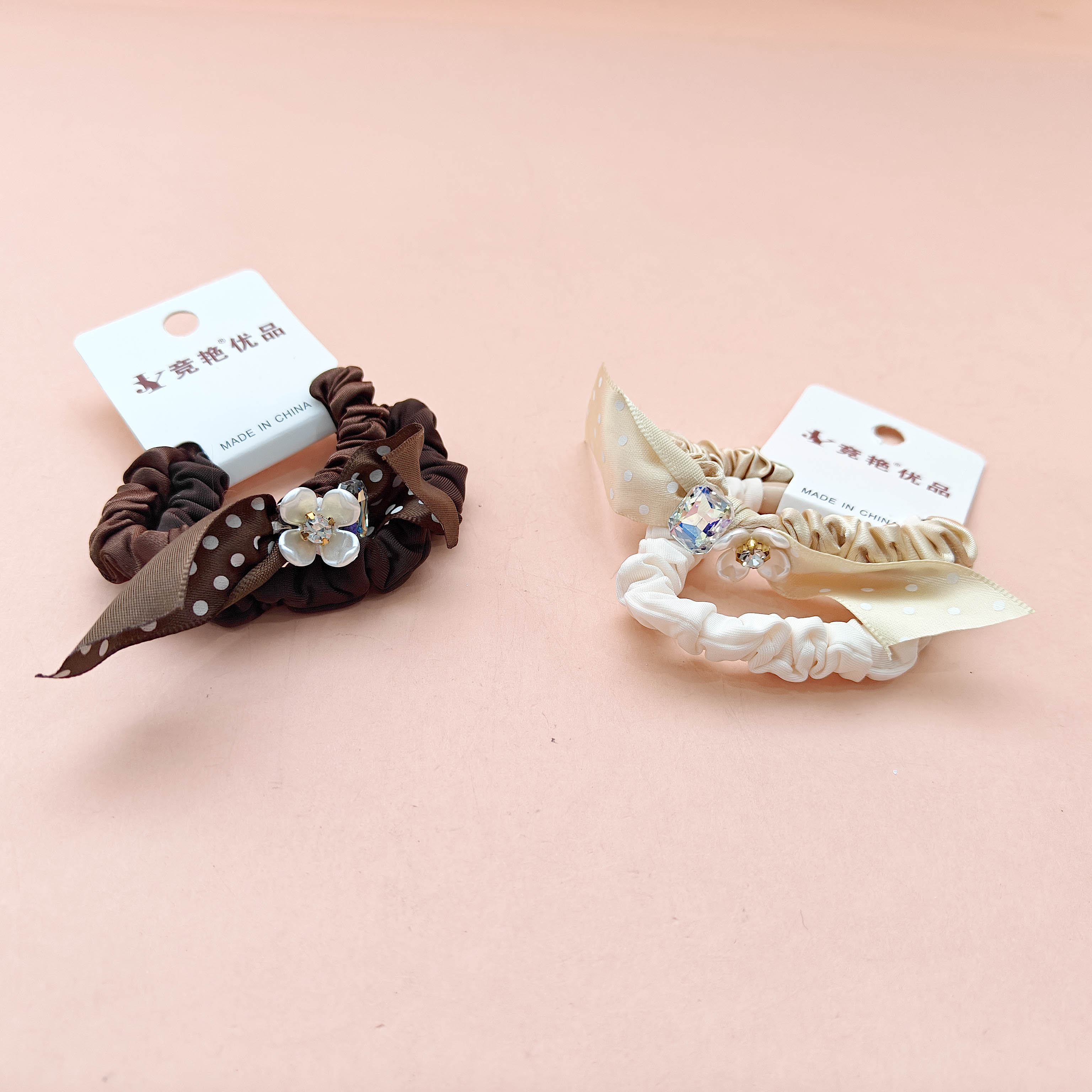 2 pieces of square diamond-patterned headbands