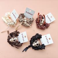 2 hair ties decorated with three exquisite pearls