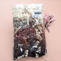 2 hair ties decorated with three exquisite pearls