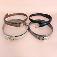 حزام جلدي رفيع بأزرار دبوس بقياس 2.5 سم.