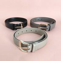 Une ceinture avec une boucle à trois centimètres.