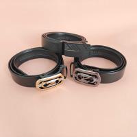 La ceinture automatique en cuir pour hommes avec fermoir en métal (fournie au hasard)