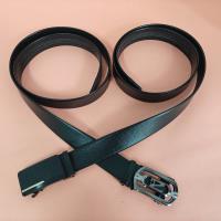 La ceinture automatique en cuir pour hommes avec fermoir en métal (fournie au hasard)