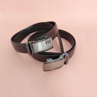 La ceinture automatique en alliage pour hommes (fournie au hasard)