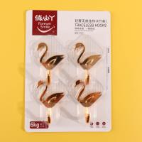 YL9319 - Quatre crochets adhésifs en forme d'oies dorées.