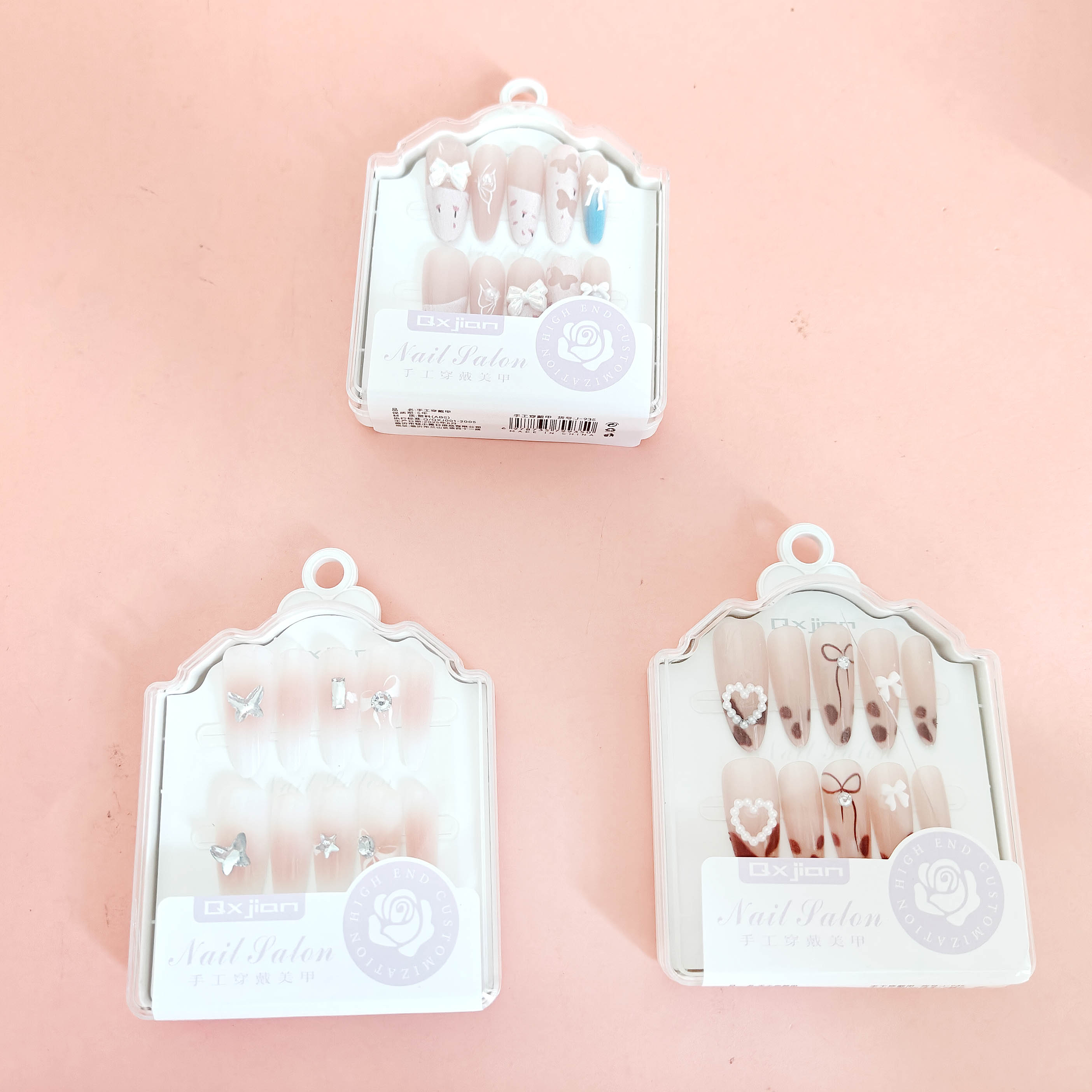 935 مجموعة أظافر مزيفة على الطراز البسيط والأنيق.