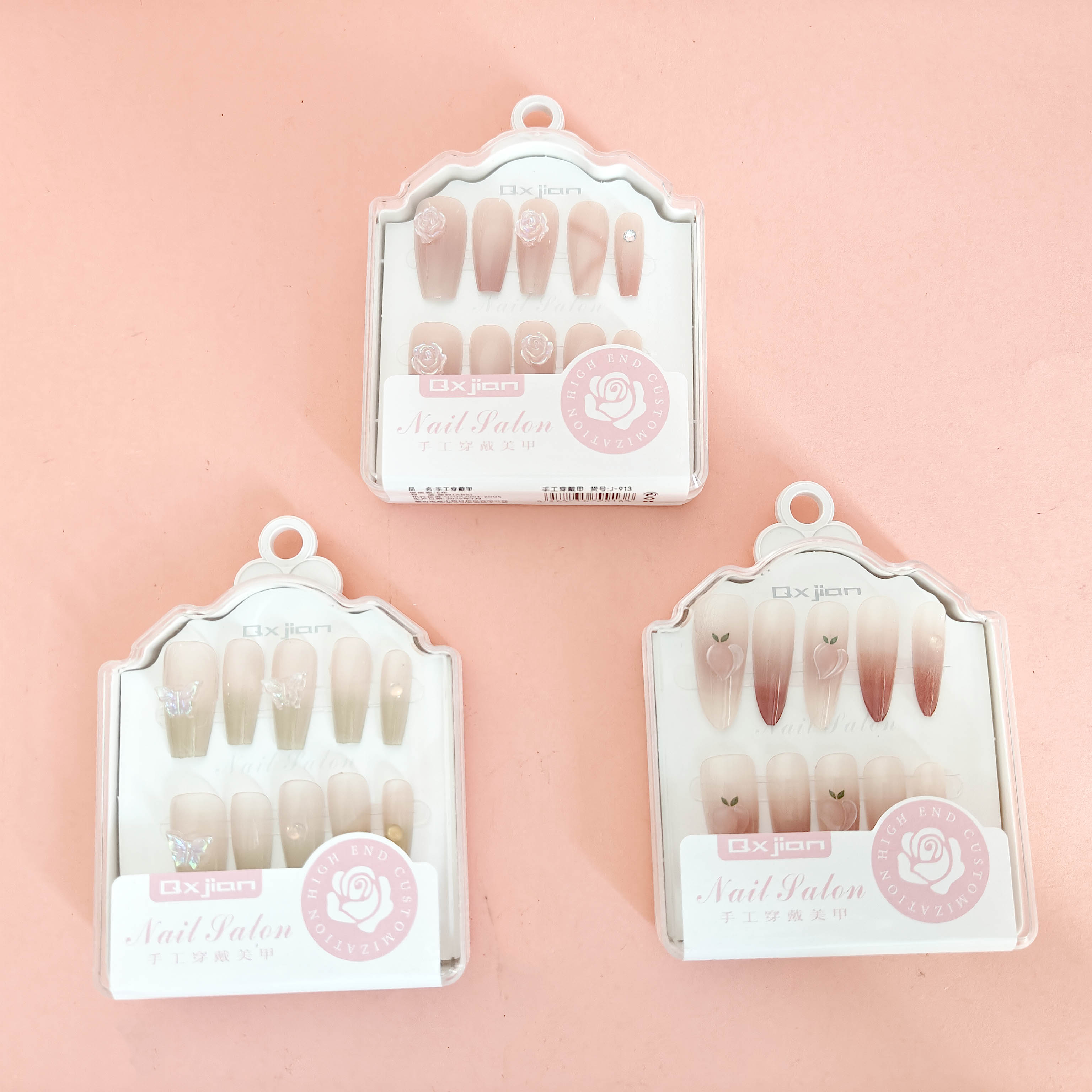 أظافر مزيفة مزينة بأحجار كريمة مرصّعة في علبة ذهبية من الطراز 913