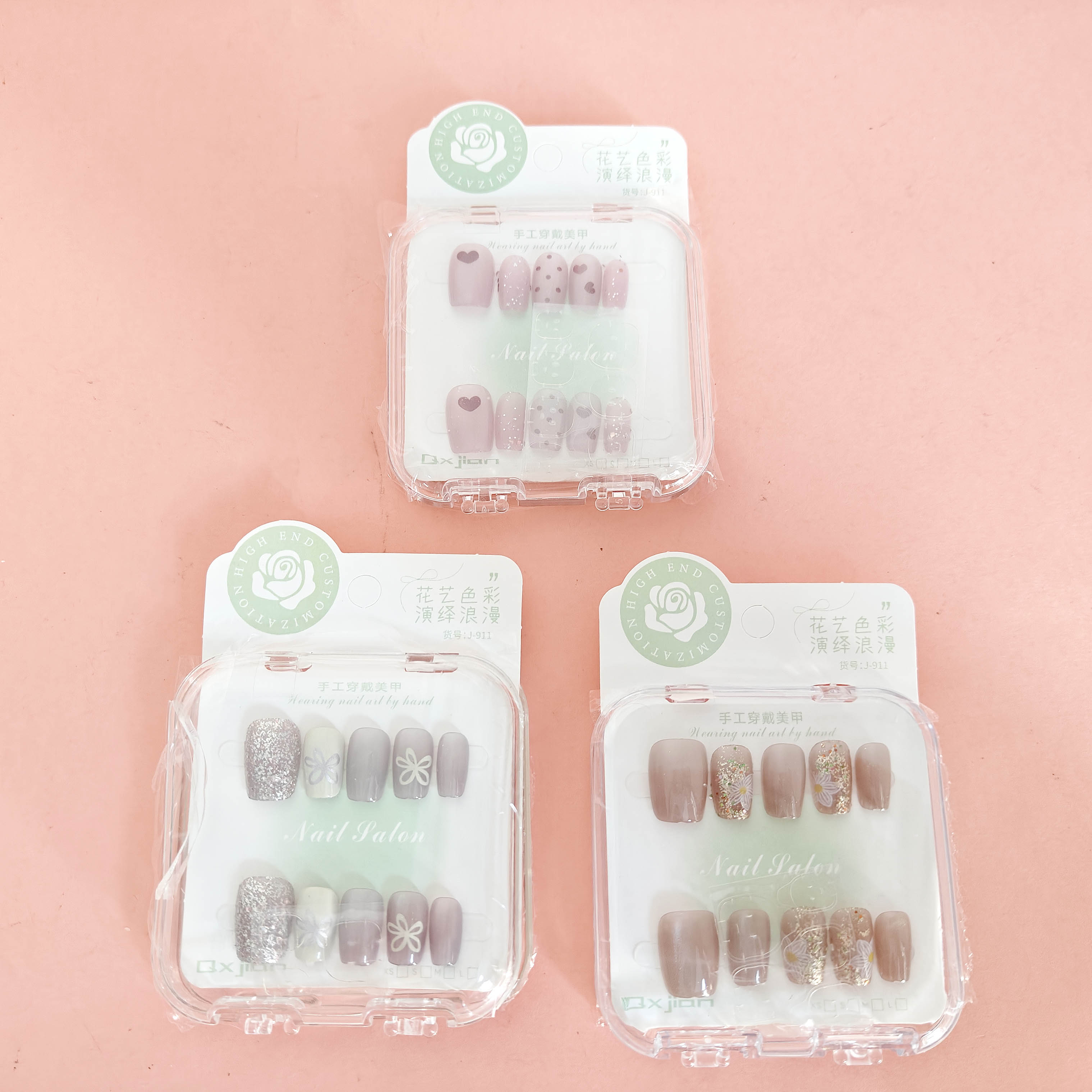 911 ساعة مرصعة بالذهب مع عدسة عين القط الصغيرة  
ألف.