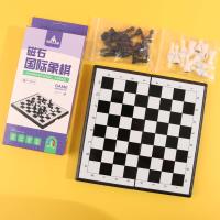 B - Échecs magnétiques de taille réduite.