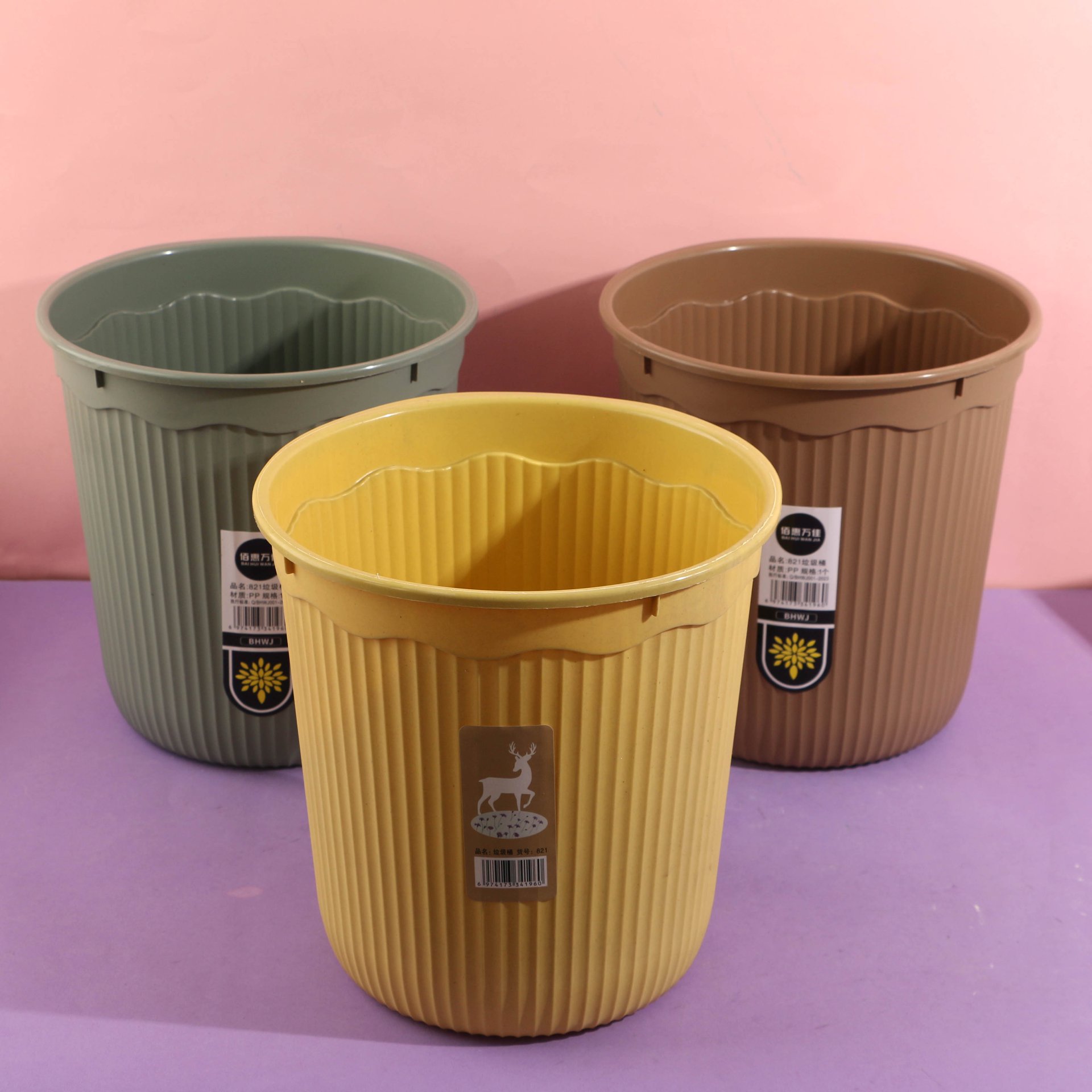 821 yuan trash can