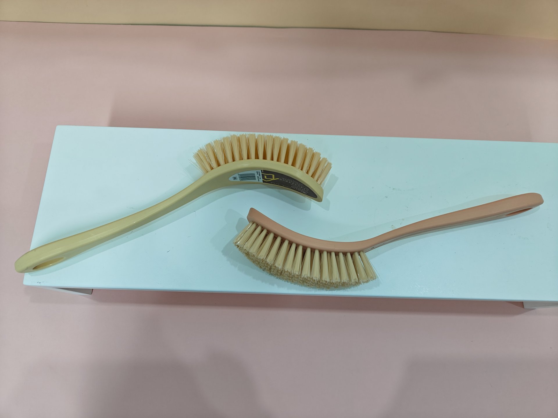 The large-sized pot brush 8214 is widely used