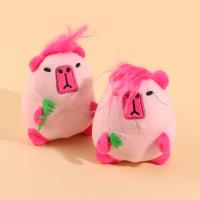 مقلب كيبابيرا بحجم كبير مصنوع من الفراء ولون أحمر.