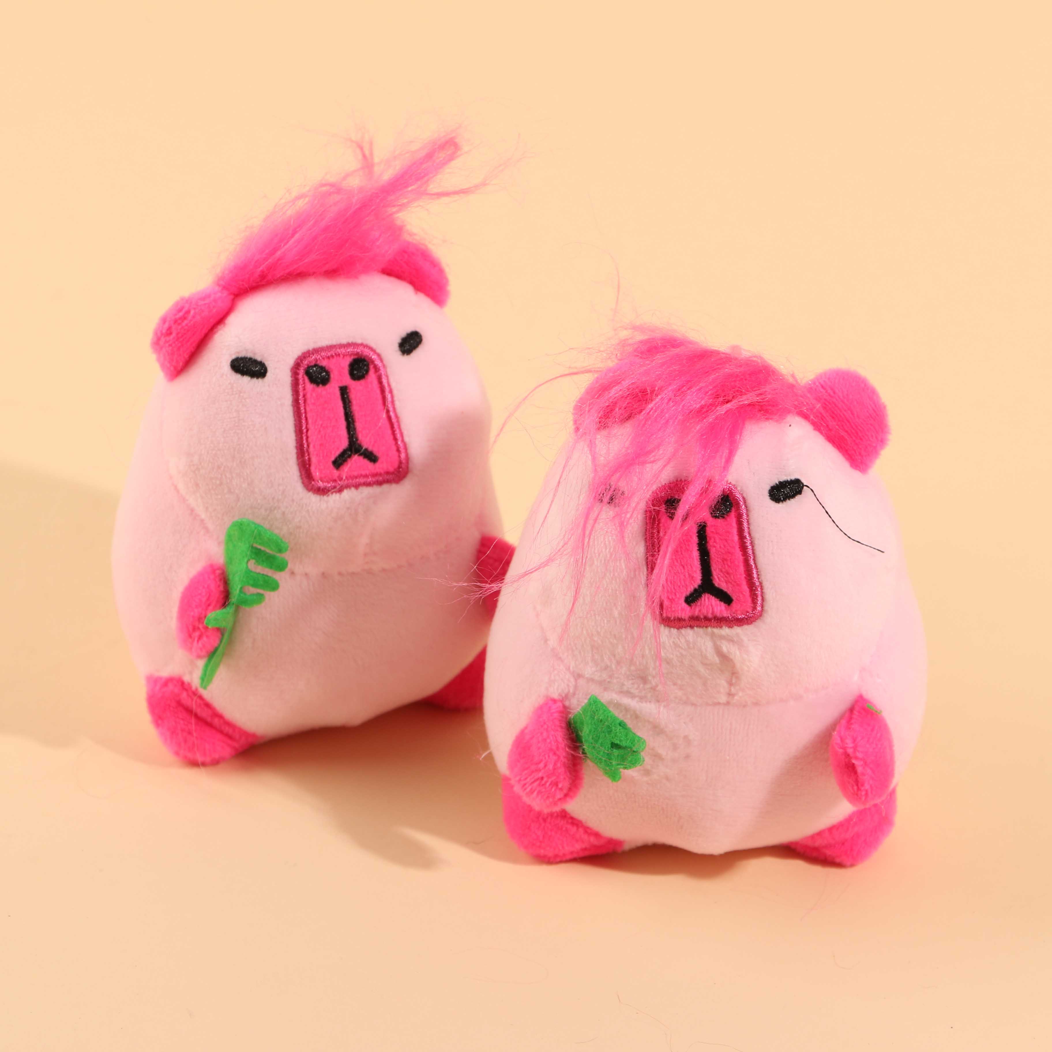 大号毛绒红发卡皮巴拉挂件