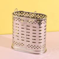 Un porte-baguettes en acier inoxydable de type Dan, pouvant contenir 70 baguettes.