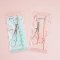 The S-538 Micro-Focused Eyebrow Trimmer and Comb Set