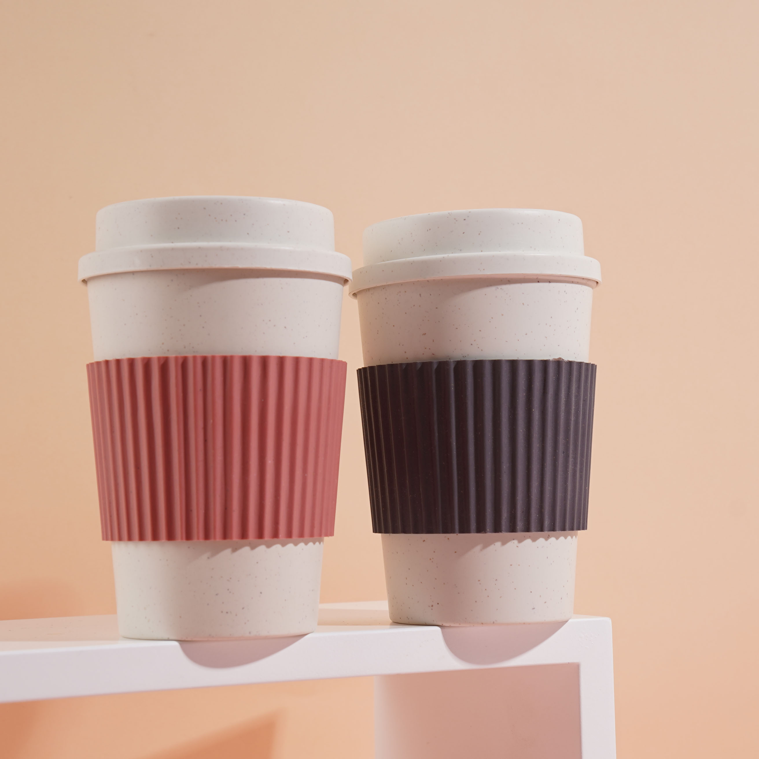 كوب قهوة مصنوع من قش القمح بسعة 440 مل.