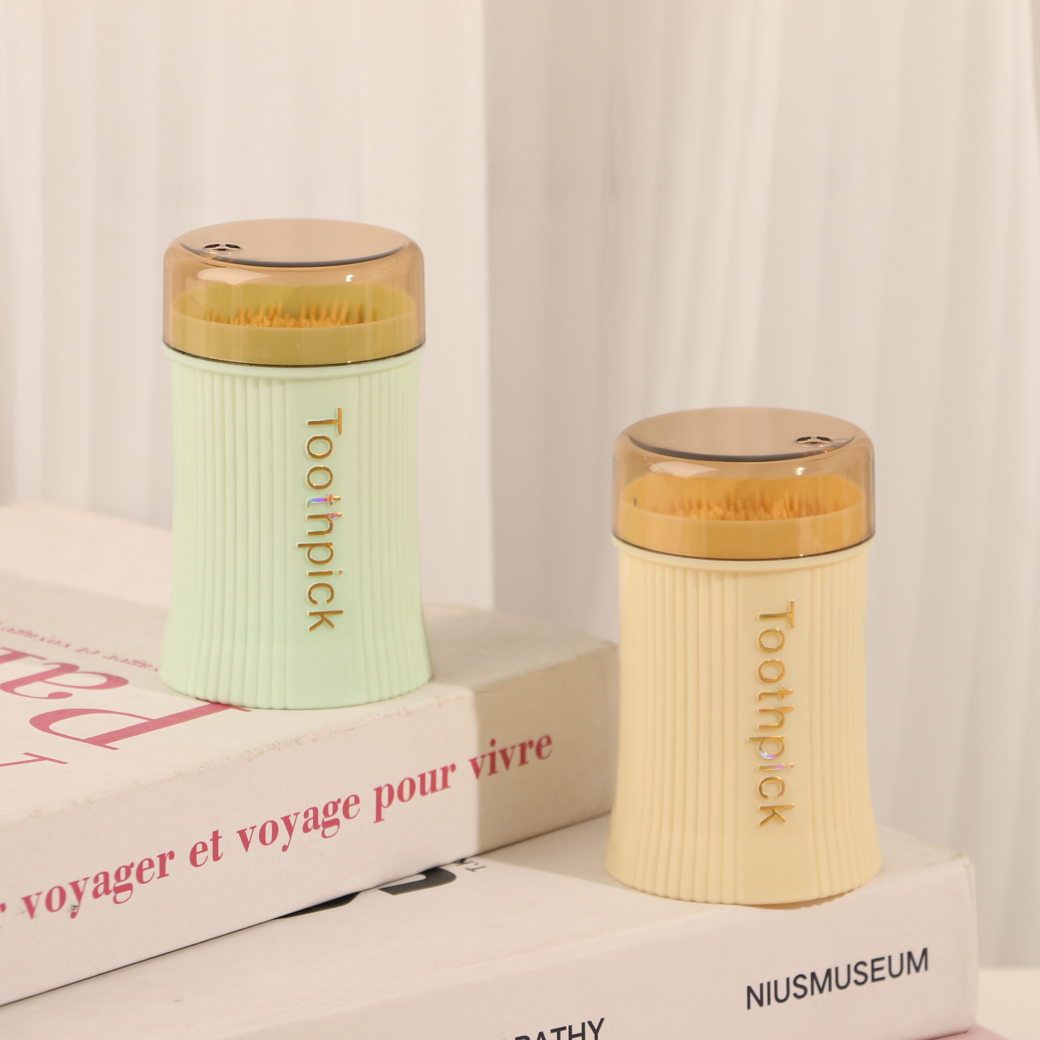 734 vertical stripe crystal bottle toothpicks