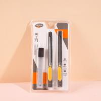 80 10 سكاكين فنية و2 شفرات.