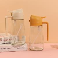 A dual-use oil bottle that can be sprayed or poured, with a capacity of 470ml.