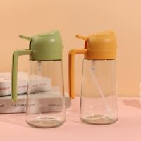 A dual-use oil bottle that can be sprayed or poured, with a capacity of 470ml.