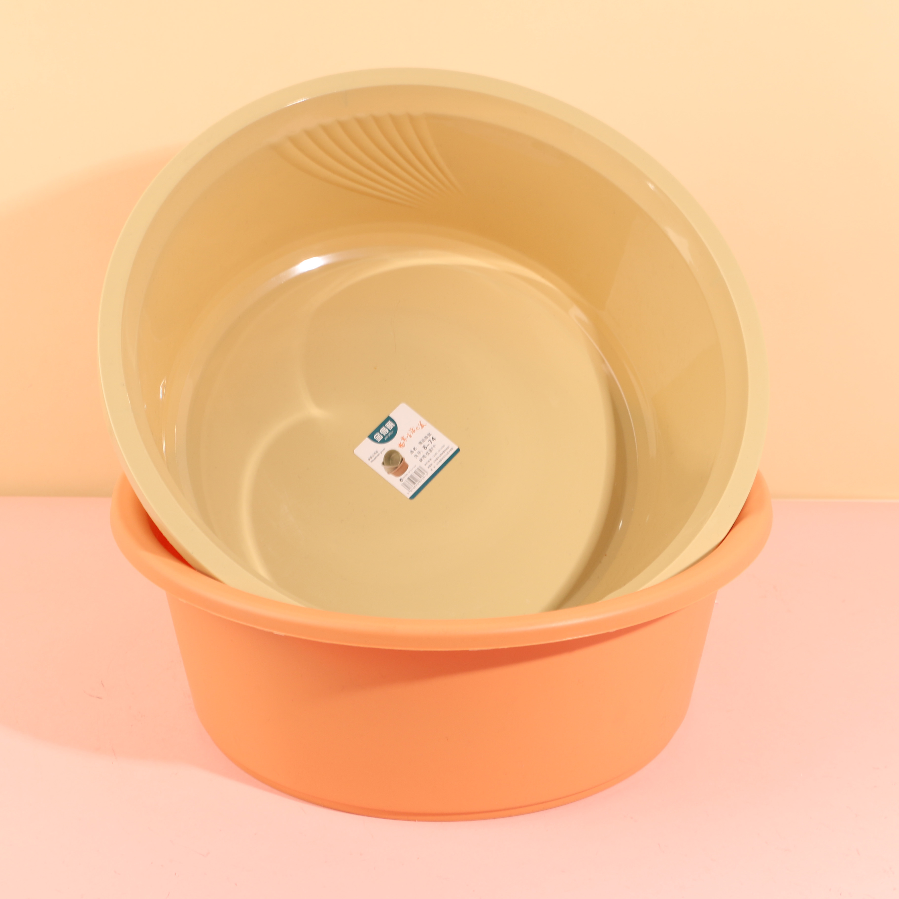 8 pots/vases, numbered from 1 to 74