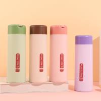 كأس بمقبض حبلي.