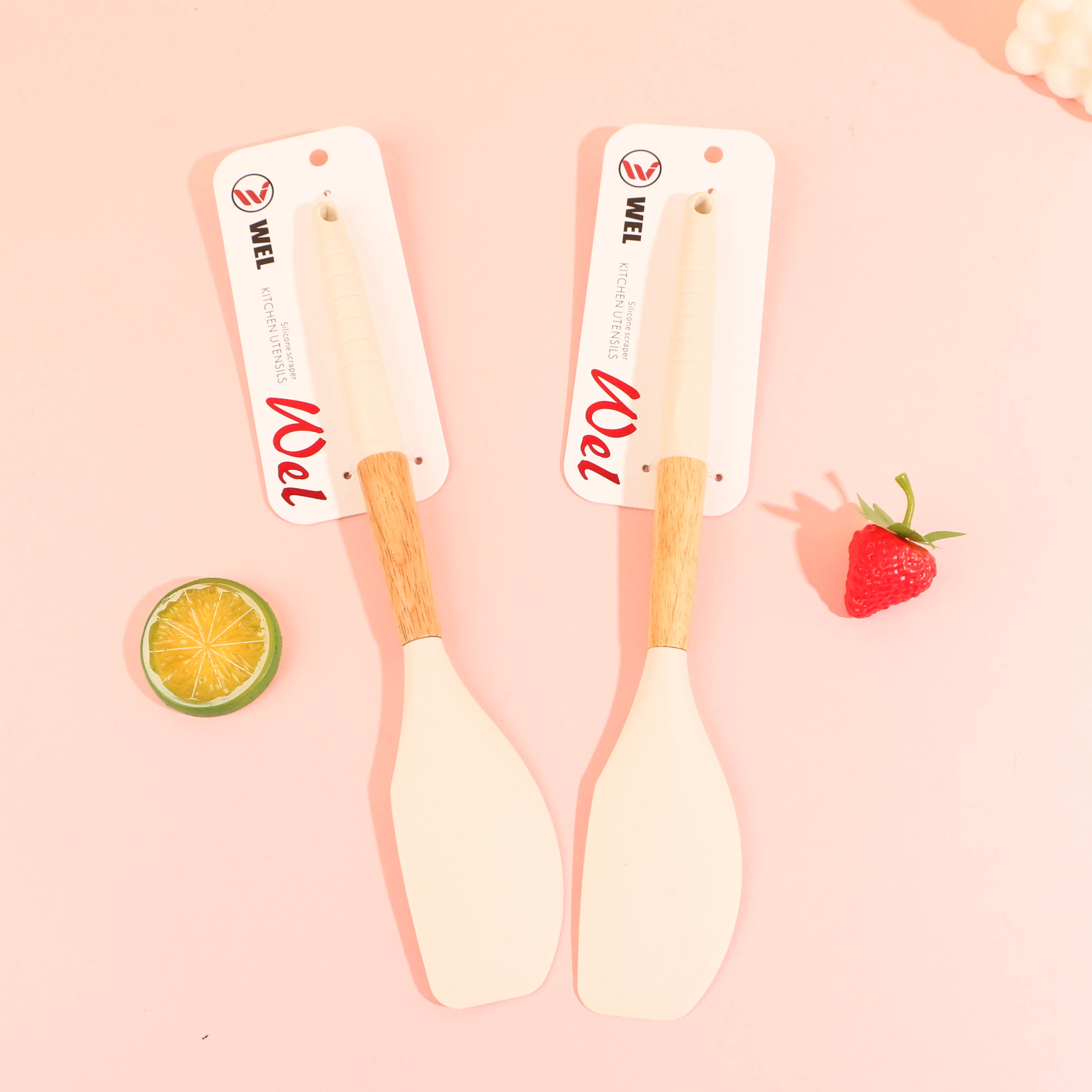 WEL697 Rubber-Plastic Wood-Handled Silicone Scraper