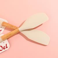 WEL697 Rubber-Plastic Wood-Handled Silicone Scraper