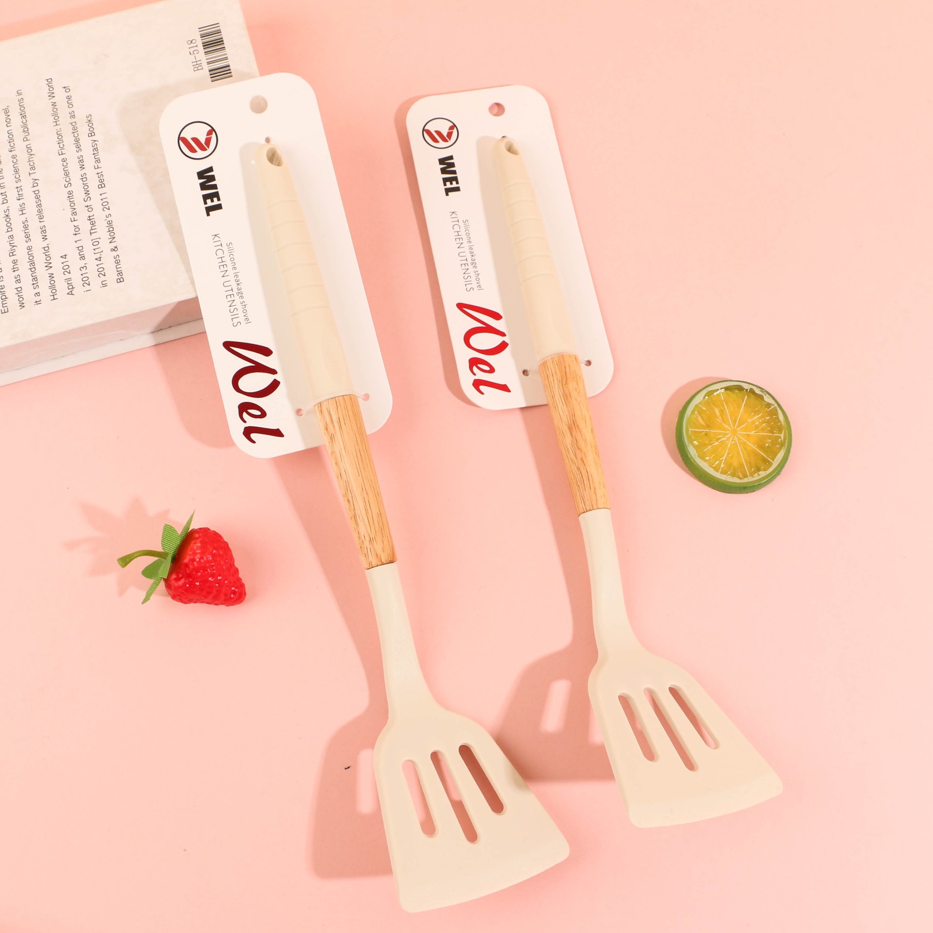 WEL693 Rubber-Plastic Wood-Handled Silicone Leakage Spatula