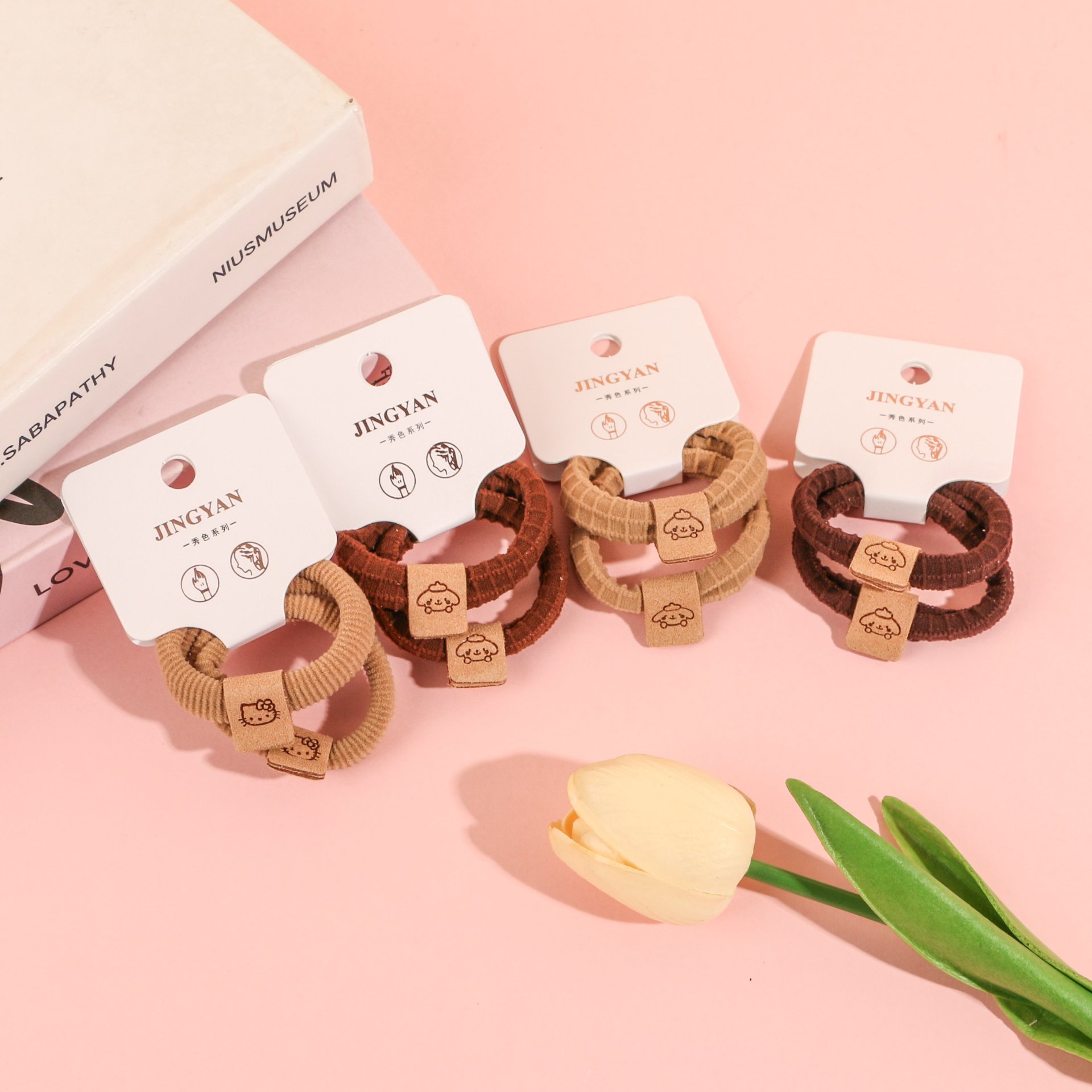 The K88045/46 leather-tag towel ring set with elastic bands