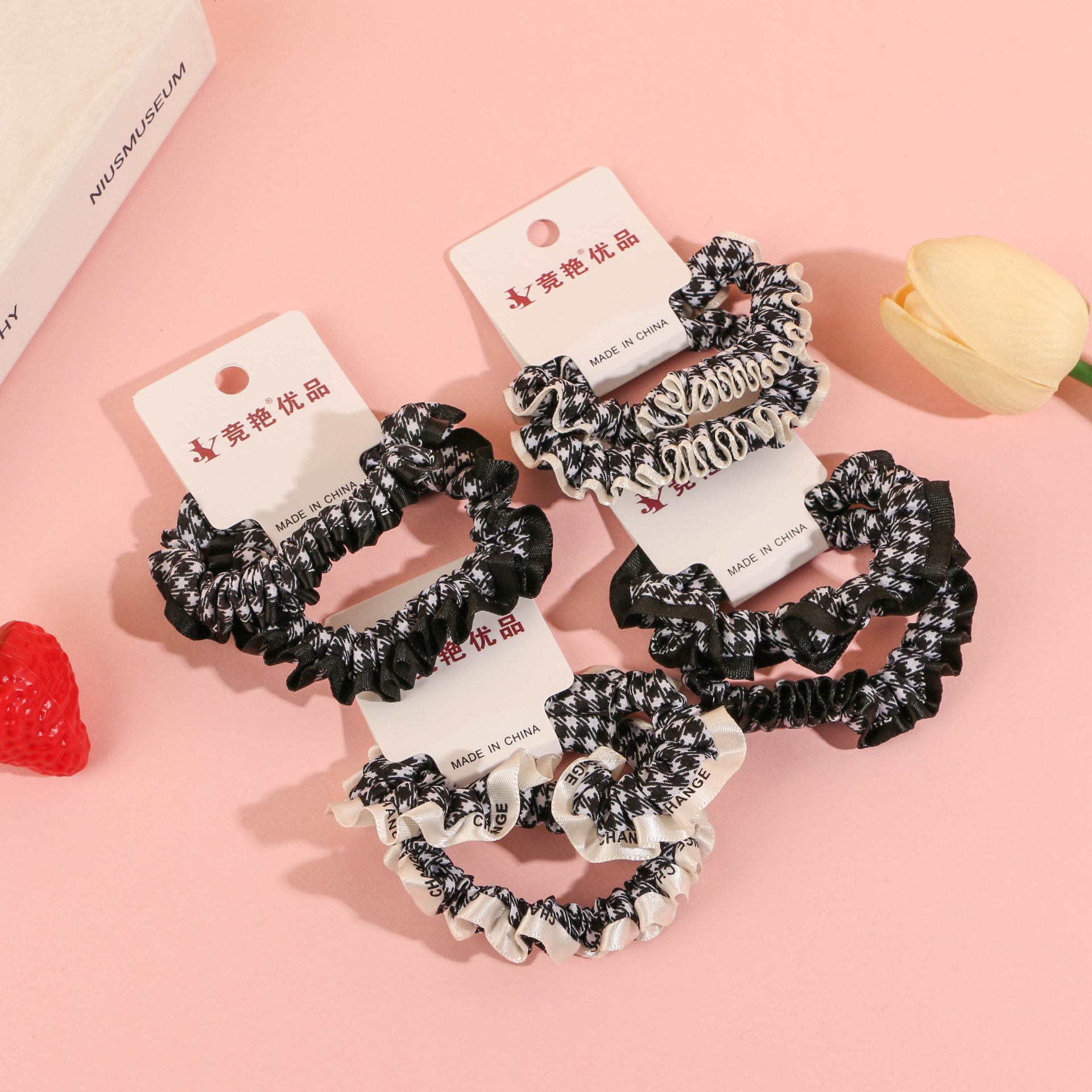 Two thousand-bird-patterned fabric bowls from JY-28